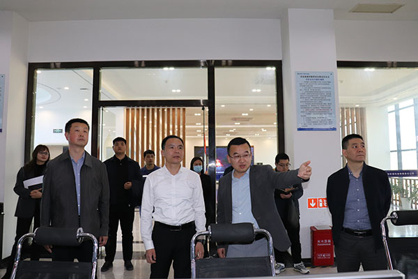 王市長(cháng)參觀(guān)照片修改版.JPG
